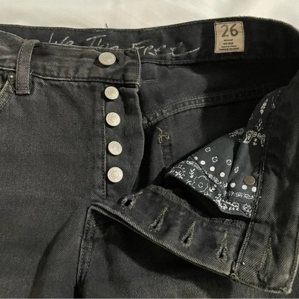 Free people Black Distressed Destroyed Chewed‎ Up Midrise Straight Leg Size 26
